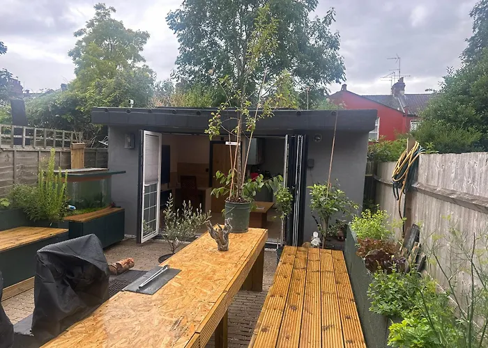 Inviting 1-Bed Studio In London